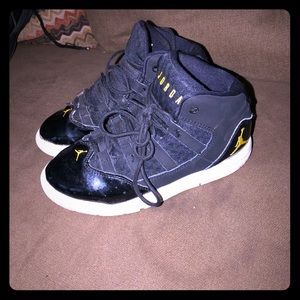 Boys black and yellow Jordan’s